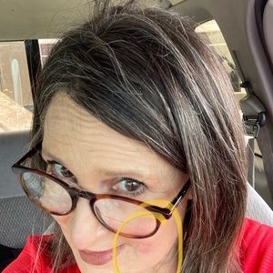 Meet your Posher, Dana